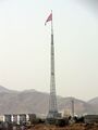 世界第二高旗杆所悬挂的重270千克的朝鲜国旗。位于朝鲜板门店附近的和平村，高160米