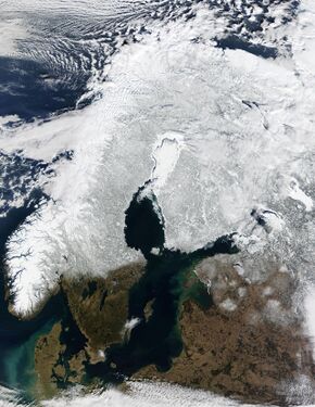 斯堪的納維亞半島的衛星圖像，攝於2002年3月