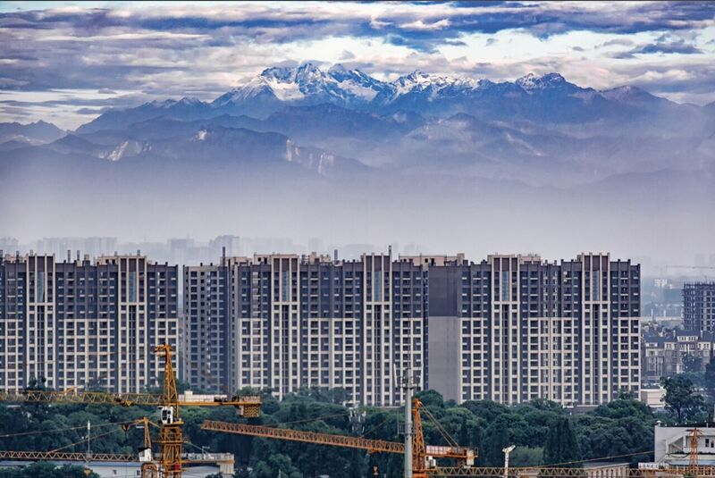 File:在成都遥望雪山 西岭雪山主峰大雪塘 Chengdu skyline with a view of Da Xue Tang (Chengdu peak).jpg