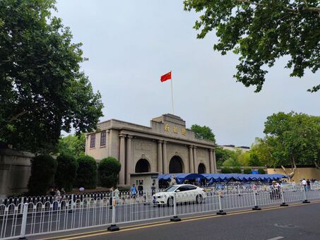 2022年7月，飄揚着五星紅旗的南京總統府景區