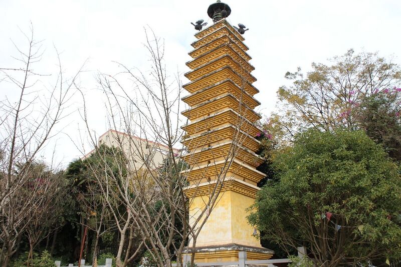 File:Jinma Pagoda Kunming.JPG