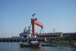 湛江某處船塢內的一艘船舶
